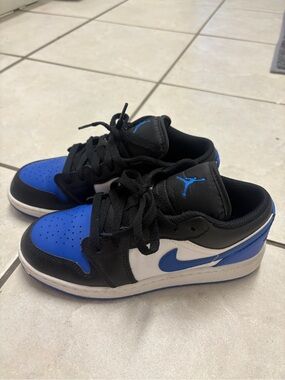 Jordan Low-Top Sneakers in Black/Blue/White